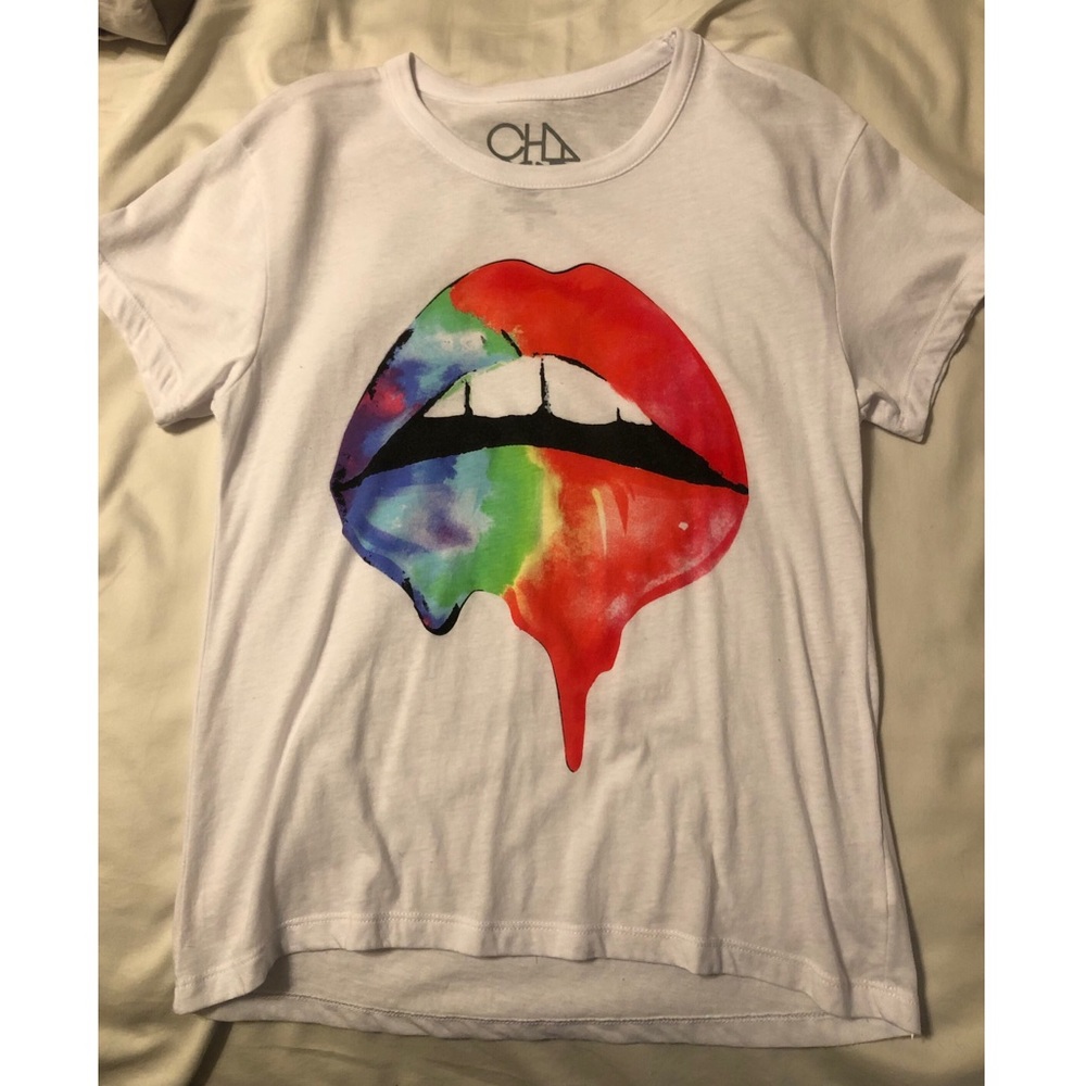 chaser lip tee